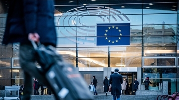 Der Sitz des Europäischen Parlaments in Brüssel: Ermittler durchsuchten Räume - Daten von Computern von zehn parlamentarischen Mitarbeitern wurden beschlagnahmt.