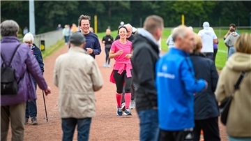 Der Solidaritätslauf beim GTV brachte die Leute in Bewegung. Im Ziel warteten auch Vitamine auf die Läufer.