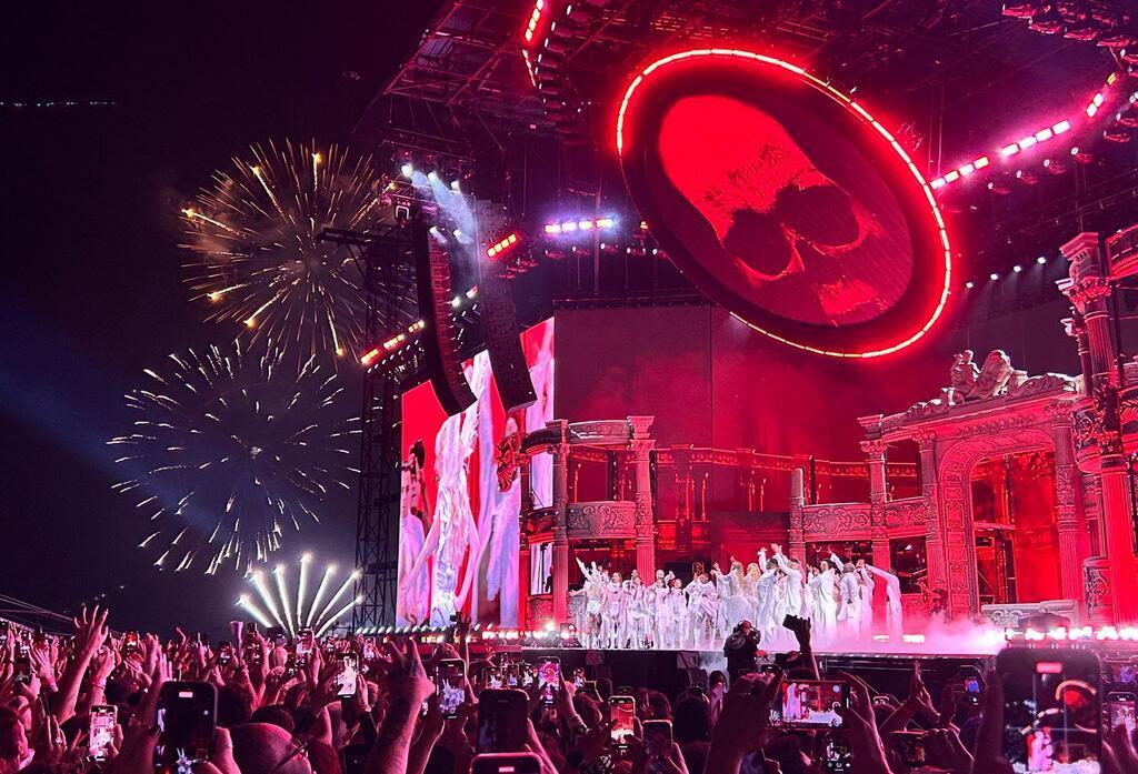 Lady Gaga bricht mit Riesenshow in Rio Rekord Der Song „Bad Romance“ bildete das Finale ihrer Show mit großem Feuerwerk. (Archivbild)