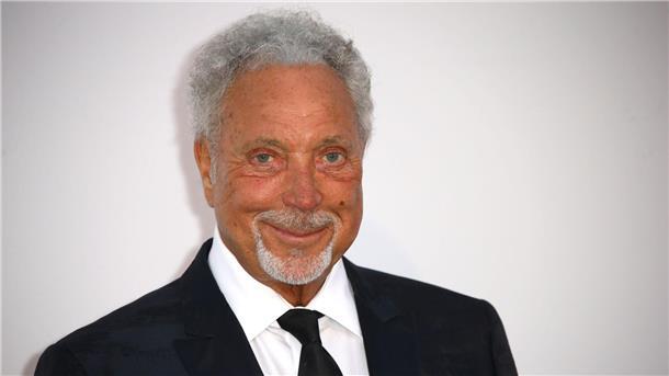 Rugby-Verband verbietet Tom-Jones-Hit „Delilah“ im Stadion Der Song „Delilah“ sei über einen Mann, „der die Kontrolle verliert“, sagt Tom Jones.
