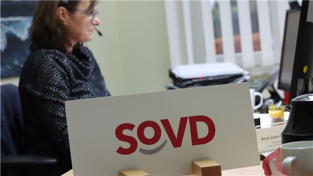 Der Sozialverband Deutschland versteht sich als Anwalt der Schwachen. Im Beratungszentrum in Zeven arbeitet Sozialberaterin Nicola Justus-Glaßmeyer. Sie sagt: „Wir gehen richtig in die Vertretung wie ein Anwalt. Wir bieten viel mehr, als nur Formulare ausfüllen.“