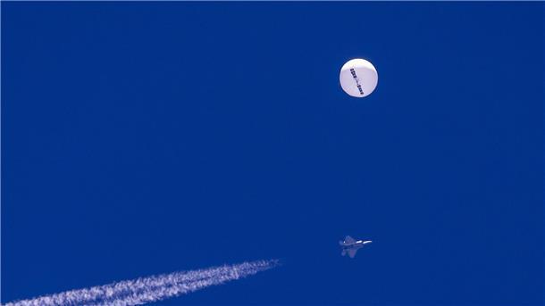 USA: Mehr als 40 Länder im Visier von Chinas Ballon-Spionage Der später vom Militär abgeschossene Ballon vor der Küste des US-Bundesstaats South Carolina.