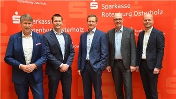 Der Sparkassen-Vorstand ist mit dem Geschäftsjahr zufrieden (von links): Marco Tulodetzki, Thorben Prenntzell, Stefan Kalt, Volker Eichler und Axel Seidenschwarz.