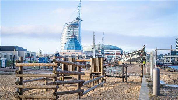 Der Spielplatz direkt neben dem künftigen „Seute-Deern“-Abwrackplatz neben der Baltimore-Pier am Alten Hafen wird währende der Rückbauarbeiten nicht gesperrt.
