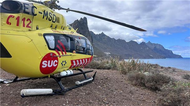 Eine Tote und 15 Verletzte durch Riesenwellen auf Teneriffa Der staatliche spanische Wetterdienst Aemet warnt regelmäßig vor dem Risiko besonders hoher Wellen an den Nord- und Westküsten der Kanarischen Inseln. Immer wieder kommt es auf den Inseln im Atlantik durch die ungebremst auf Land treffenden Wellen zu Toten und Verletzten.