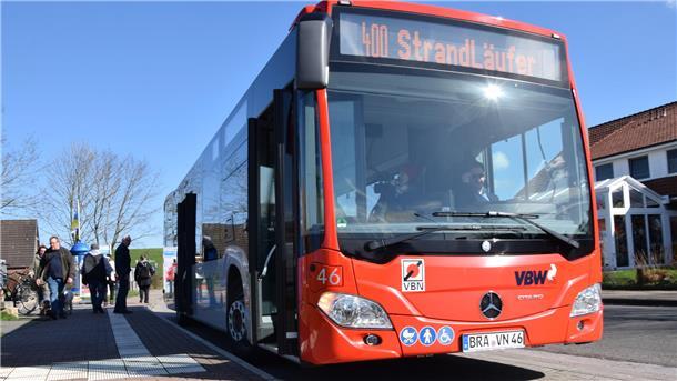 Der „Strandläufer“ pendelt im Stundentakt zwischen Nordenham und Butjadingen.