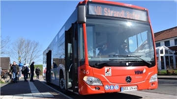 Der „Strandläufer“ pendelt im Stundentakt zwischen Nordenham und Butjadingen.