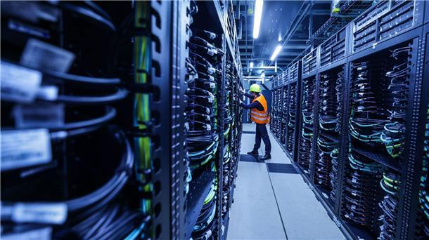 Der Supercomputer „Jupiter“ im Forschungszentrum Jülich ist von Bundeskanzler Friedrich Merz und NRW-Ministerpräsident Hendrik Wüst offiziell in Betrieb genommen worden (Archivbild).