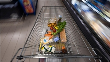 Der tägliche Einkauf ist bei vielen Verbrauchern teurer als vor einem Jahr. (Symbolbild)