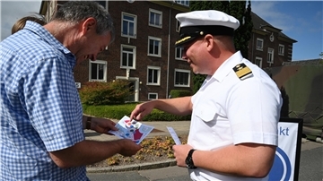 Der Tag der offenen Tür der Marineoperationschule zieht viele Interessierte an.