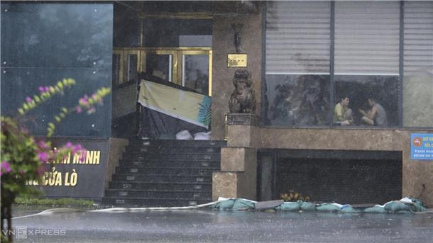 Taifun „Kajiki“ wütet in Vietnam - Schäden auf Hainan Der Taifun bringt Starkregen und heftigen Wind.