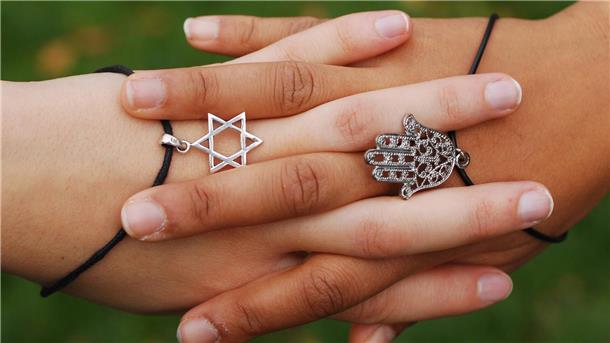Der Terrorangriff auf Israel reißt bislang unverbrüchliche Freundschaften zwischen jüdischen und arabischen Menschen sowohl in Israel als auch in Deutschland auseinander.