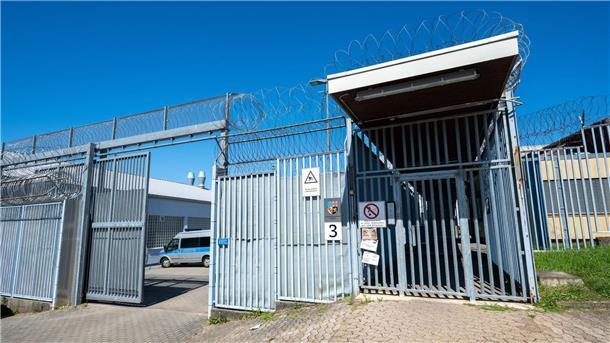 Tod in JVA - Ministerin verspricht „lückenlose Aufarbeitung“ Der Tod eines Jugendlichen ist Thema einer Sondersitzung des Justizausschusses des saarländischen Landtags