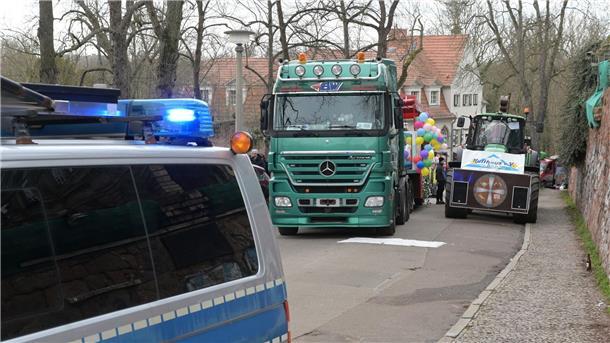 21-Jährige stirbt nach Unfall bei Rosenmontagsumzug in Halle Der tödliche Unfall hatte sich direkt am Startpunkt des Halleschen Rosenmontagsumzuges ereignet.
