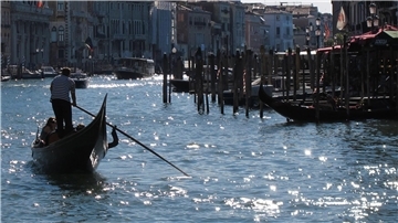 Der Touristen-Hotspot Venedig sucht neue Gondelfahrer. (Symbolbild)