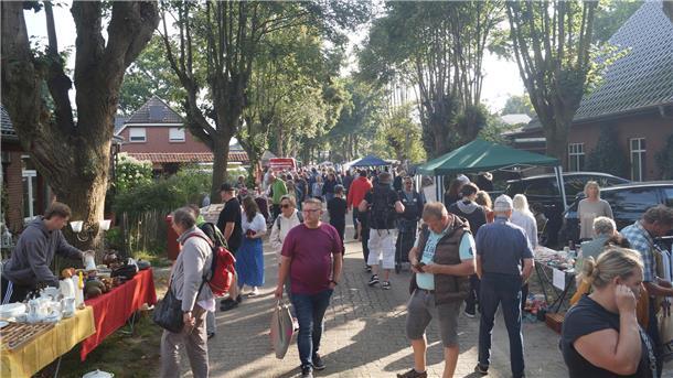 Der traditionelle Plönjeshausener Flohmarkt am letzten Samstag im August war auch in diesem Jahr wieder ein absoluter Besuchermagnet. 