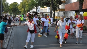Der traditionelle Umzug war am frühen Abend einer der Höhepunkte am zweiten Stadtfesttag.