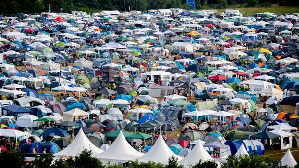 Blick auf die Zeltstadt beim Festival Deichbrand.