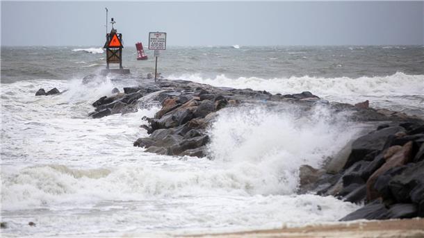 Der Tropensturm „Ophelia“ soll den US-Bundesstaat Virginia später am Samstag erreichen.
