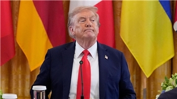 Der Ukraine-Gipfel wurde für ein Telefonat zwischen Trump und Putin unterbrochen.