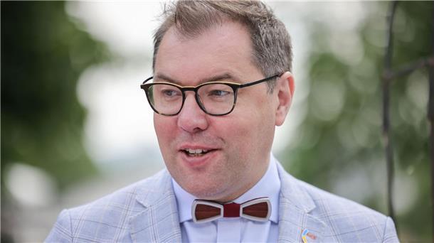 Botschafter Makeiev: Russland konnte sich einbarrikadieren Der ukrainische Botschafter in Deutschland, Oleksii Makeiev, äußert sich zum Kriegsverlauf in der Ukraine.