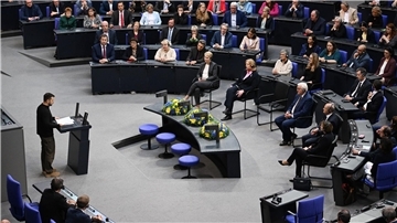 Der ukrainische Präsident Selenskyj ist anlässlich der Internationalen Konferenz zum Wiederaufbau der Ukraine in Berlin.