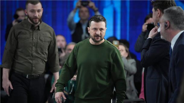 Selenskyj: Bisher 31.000 ukrainische Soldaten getötet Der ukrainische Präsident Wolodymyr Selenskyj bei einer Pressekonferenz in Kiew.