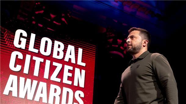 Der ukrainische Präsident Wolodymyr Selenskyj nimmt in New York den Global Citizen Awards entgegen.
