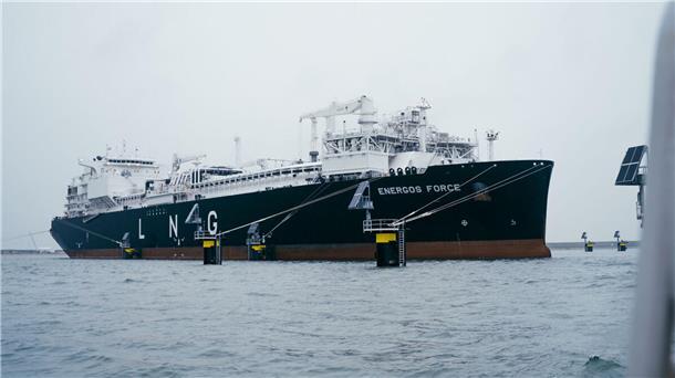 Der umgebaute LNG-Tanker „Energos Force“.