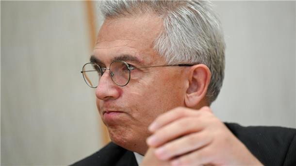 Korruptionsvorwürfe: Frankfurter OB Feldmann vor Gericht Der umstrittene Oberbürgermeister Peter Feldmann (SPD) muss sich vor dem Landgericht wegen Korruptionsvorwürfen verantworten.