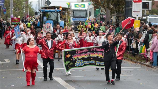 Fünfte Jahreszeit in Bremen – Tausende ziehen zum Freimarkt Der Umzug durch Bremen mit rund 4.000 Teilnehmerinnen und Teilnehmer ist der Höhepunkt des Freimarkts.