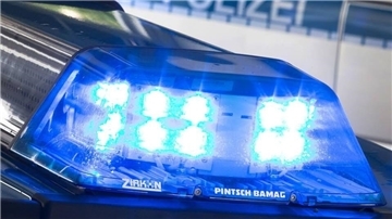 Ein Blaulicht auf einem Einsatzfahrzeug der Polizei