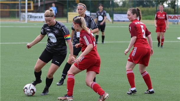 Frauenteam des TSV Abbehausen holt mit Papa Neumann den ersten Punkt der Saison TSV Abbehausen gegen SV Ems Jemgum in der Frauenfußball-Bezirksliga