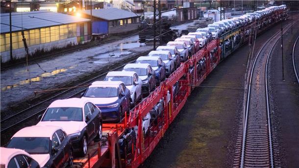 Autoverband rechnet für 2023 mit mehr Neuwagen  Der Verband der Automobilindustrie (VDA) geht von mehr Neuzulassungen aus als zuletzt.