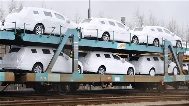 Angespannte Lage in der Autoindustrie  Der Verband der Automobilindustrie (VDA) rechnet für das laufende Jahr mit rund 2,7 Millionen Neuwagen in Deutschland.