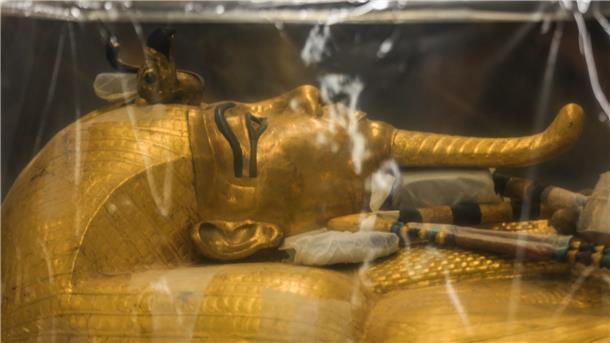 100 Jahre Tutanchamun: Wie Howard Carter einen Star ausgrub Der vergoldete Sarkophag des ägyptischen Pharaos Tutanchamun im Großen Ägyptischen Museum.
