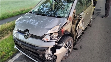 Der verunfallte VW war nicht mehr fahrbereit und musste abgeschleppt werden.