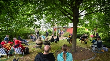 Der verwunschene Garten an der Ecke Rudloffstraße/Schleusenstraße in Bremerhaven-Mitte ist ein idealer Ort für Kulturveranstaltungen.
