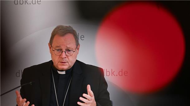 Bischöfe wollen Finanz-Blockade von Konservativen umgehen Der Vorsitzende der Deutschen Bischofskonferenz, Georg Bätzing, äußert sich zum Abschluss der Herbstvollversammlung in Wiesbaden.