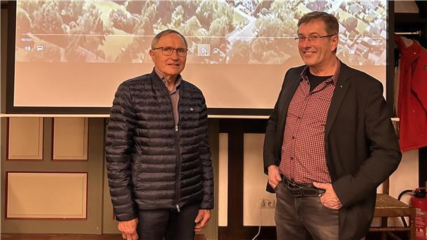 Das Foto zeigt Heinz-Hermann Evers bedacht (links) und Wilhelm Meyer.  