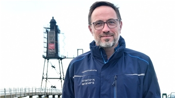 Der Vorsitzende des Leuchtturm-Fördervereins Thomas Bahr sucht dringend neue Leuchtturmführer.