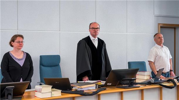 Rechtsradikale Gesinnung: Prozess um Anschlag auf Synagoge Der vorsitzende Richter am Amtsgericht Bachmann (M.) zu Beginn der Sitzung in Bamberg.