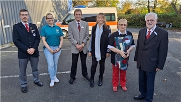 Der Vorstand des Zevener DRK-Ortsvereins (von links): Bereitschaftsleitung Chris Knoblauch, Jugendrotkreuzleitung Maya Haker, Schatzmeister Gerhard Hübner, die neue Beisitzerin Kirsten Hübner, Beisitzerin Heidi Goldbaum und Vorsitzender Bernd Kampa. Es fehlen: stellvertretender Vorsitzender Reiner Kuball und Beisitzerin Antje Meyer.