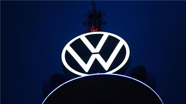 VW-Betriebsgewinn legt 2022 zu - Lieferprobleme bleiben Der VW-Tower in Hannover. Wie spiegeln sich Energiepreis-Schock und Chinas Corona-Lockdowns in den Zahlen des größten deutschen Konzerns wider?