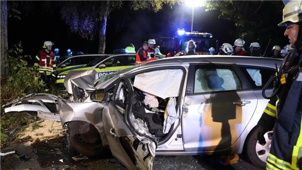 Mann (54) bei Unfall in Höhe des Sellstedter Bahnübergangs schwer verletzt Der Wagen ist nur noch ein Schrotthaufen.