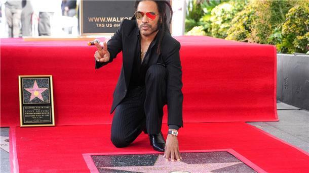 Lenny Kravitz mit Stern auf „Walk of Fame“ gefeiert Der „Walk of Fame“ ist ein Bürgersteig-Abschnitt am Hollywood Boulevard in Los Angeles.