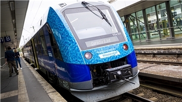 Der Wasserstoffzug des Unternehmens Alstom ist von Bremervörde aus zu einer Tour durch Deutschland gestartet.