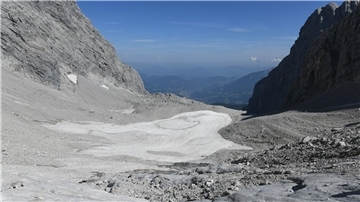 Der Watzmanngletscher auf über 2000 Metern Höhe im oberen Watzmannkar schrumpft und wird wahrscheinlich in einigen Jahren verschwunden sein.