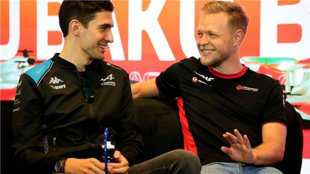 Haas macht den Weg für zweiten neuen Fahrer frei Der Weg bei Haas ist nun frei für Esteban Ocon (l)