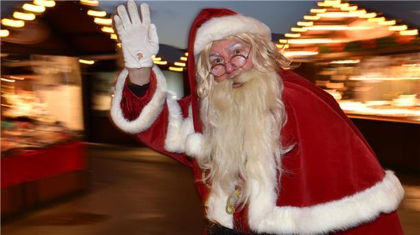 Braker Schneeflöckchenmarkt geht in die letzte Runde Weihnachtsmann auf Weihnachtsmarkt